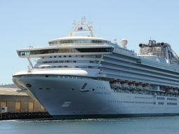 El crucero está varado en el puerto de Yokohama