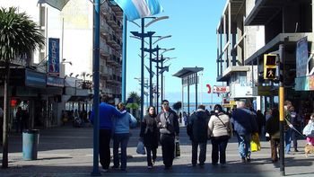 dos jovenes gays fueron atacados a golpes por neonazis en mar del plata dos jovenes gays fueron atacados a golpes por neonazis en mar del plata