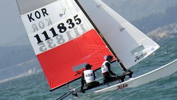 El bote que dirige Lee Jae-Cheol El bote que dirige Lee Jae-Cheol