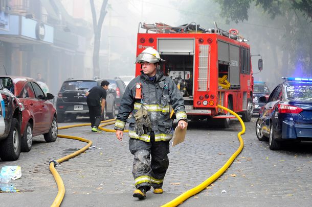 Se incendió una perfumería en Villa del Parque: hay al menos 11 heridos