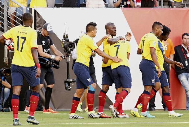 Ecuador goleó a Haití y se clasificó a los cuartos de final