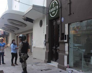 Cortaron la luz de un bar en el que había 50 personas