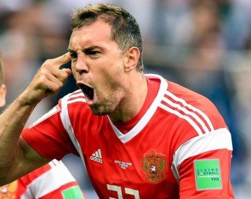 El futbolista ruso Artem Dzyuba pidió que no haya doble vara y le respondió al ucraniano Mykolenko