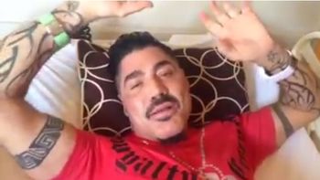 polemica por la foto de fort muerto en un ataud polemica por la foto de fort muerto en un ataud