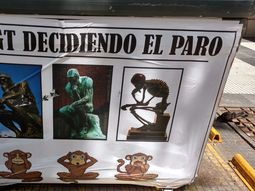 Colocaron afiches contra la CGT en el centro porteño porque no van al paro Colocaron afiches contra la CGT en el centro porteño porque no van al paro
