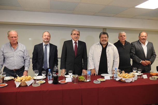 Más de 30 dirigentes sindicales apoyaron la precandidatura de Aníbal Fernández