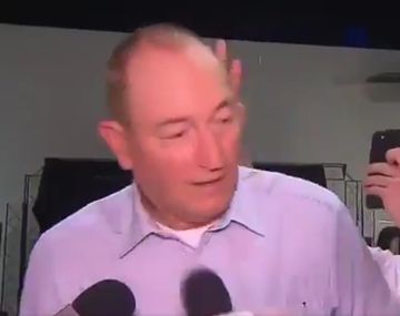 Le tiran un huevo en la cabeza a un senador que responsabilizó a los musulmanes por los atentados