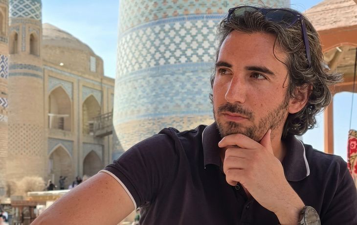 Facundo Rico fue encontrado sin vida sobre un charco de sangre en su departamento del barrio Las Tablas, en Madrid. Facundo Rico fue encontrado sin vida sobre un charco de sangre en su departamento del barrio Las Tablas, en Madrid.