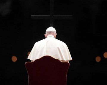 El Papa preside en Plaza San Pedro otro Vía Crucis sin fieles por el coronavirus