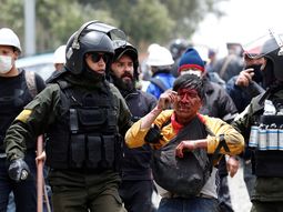 La policía de Bolivia reprimió las protestas contra el golpe y mató a otras dos personas