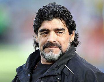 Maradona llegó a Italia para resolver su deuda con el fisco