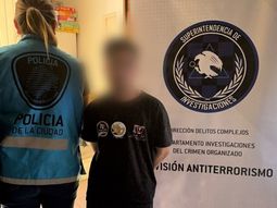 investigan a un joven que usaba documentos falsos para ingresar a templos judios investigan a un joven que usaba documentos falsos para ingresar a templos judios