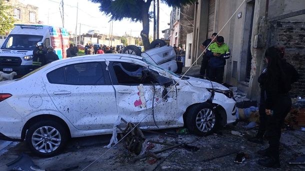 Impresionante video en Lomas de Zamora: atropelló y mató a una ciclista, y el auto salió volando