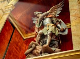 San Muguel arcángel, general de las huestes celestiales. San Muguel arcángel, general de las huestes celestiales.