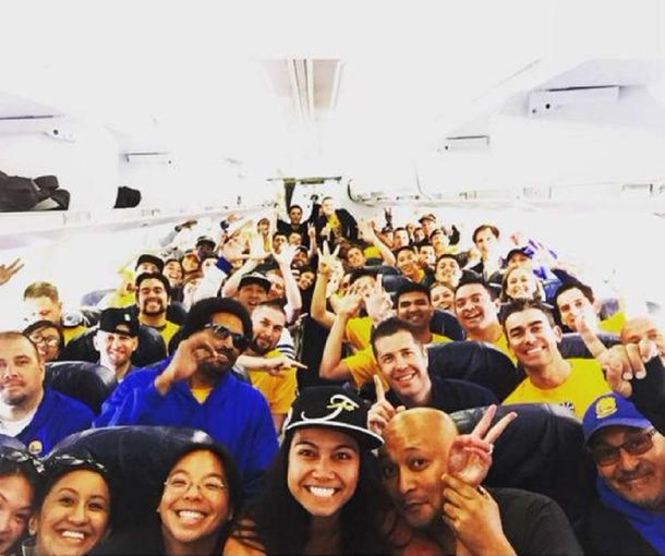 El mejor jefe: dueño de un equipo de NBA llevó a todos sus empleados de viaje