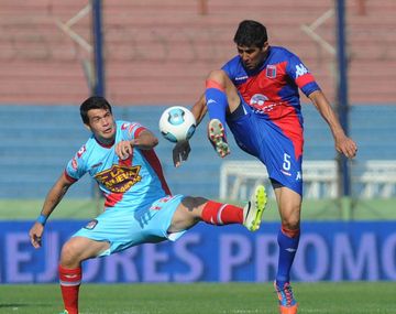 Tigre le dio vuelta el marcador a Arsenal y lo bajó de lo más alto