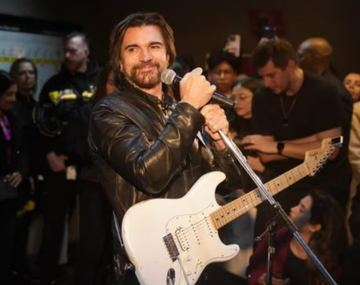 Juanes deslumbró con una sorpresiva presentación en el subte: Siempre es mágico estar aquí