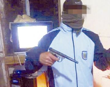 Un vengador escracha a pibes chorros en Internet