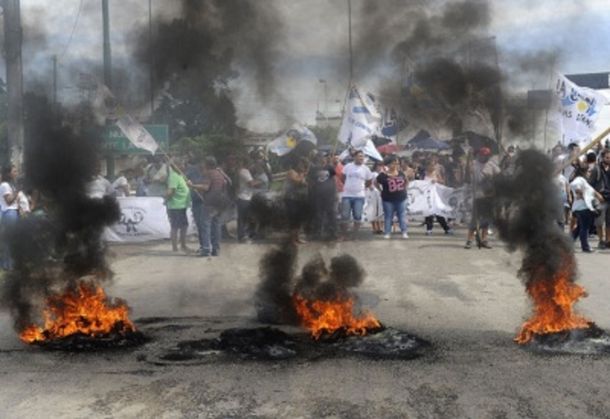 Por los despidos y los tarifazos, ya hay casi tres piquetes por día en la Ciudad