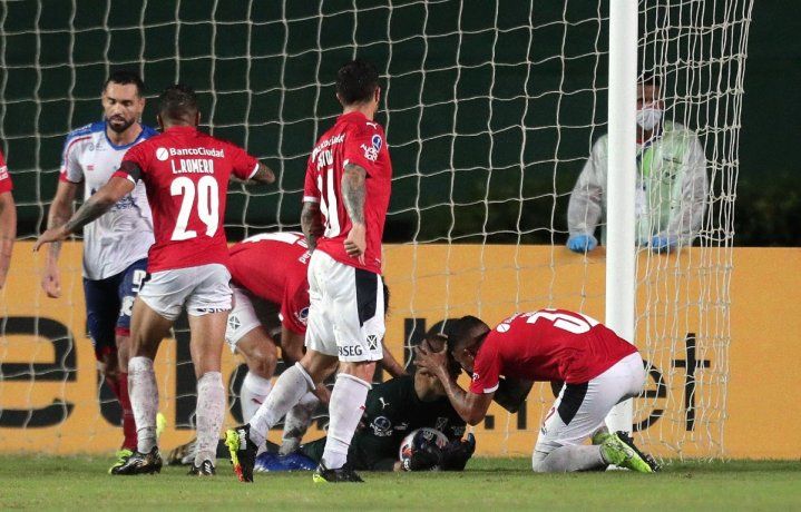 Independiente: jugadores aislados y posible suspensión del partido ante Huracán