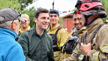 El gobernador Ignacio Torres agradece el trabajo realizado por los brigadistas. El gobernador Ignacio Torres agradece el trabajo realizado por los brigadistas.