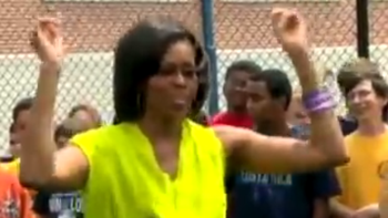 furor en internet por el estilo de baile de michelle obama furor en internet por el estilo de baile de michelle obama