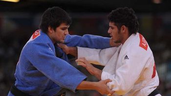 Campos, de azul, tuvo un debut fugaz en los Juegos Olímpicos. Campos, de azul, tuvo un debut fugaz en los Juegos Olímpicos.