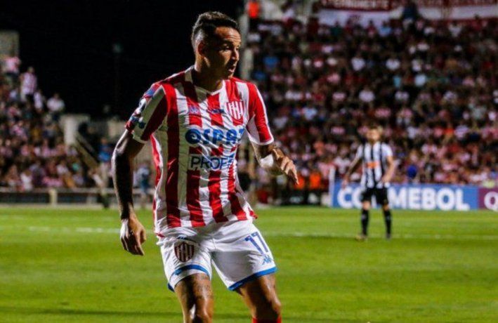 Jugador de Unión comenzó con síntomas durante el partido y luego dio positivo: ¿por qué no se aisló a todos los futbolistas?