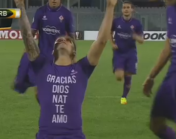 Zárate metió un doblete y se lo dedicó a su esposa