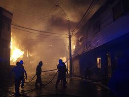 Catástrofe en Valparaíso por un voraz incendio forestal