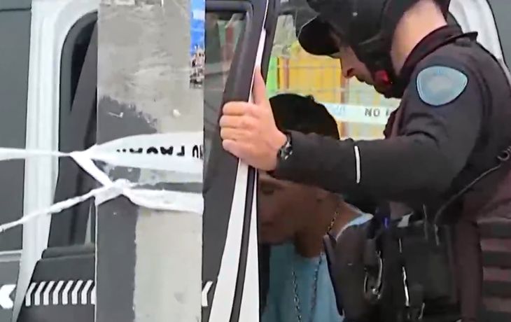 Robo y persecución terminó a los tiros en Villa Fraga: el dueño de la camioneta iba en el vehículo