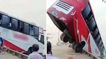 tragedia en bangladesh: un micro cayo a un rio y 26 personas murieron tragedia en bangladesh: un micro cayo a un rio y 26 personas murieron