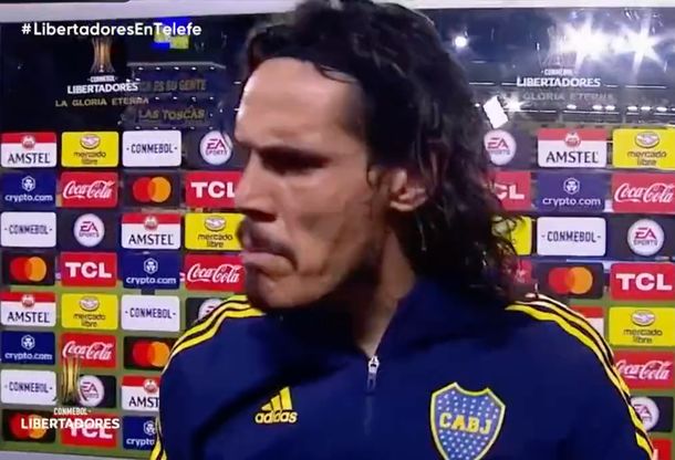 Edinson Cavani se molestó y cruzó a un periodista que le preguntó por sus tres chances claras