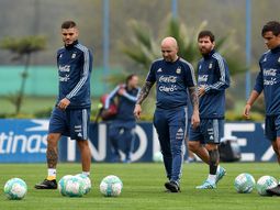 Sampaoli junto a Icardi, Messi y Dybala Sampaoli junto a Icardi, Messi y Dybala