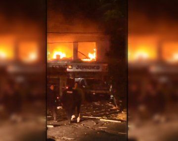Impresionante explosión de una casa en Santos Lugares: al menos seis heridos