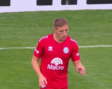 Belgrano presentó su nueva camiseta roja: los motivos