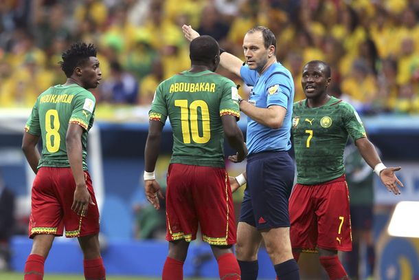 ¿Quién es el millonario árbitro que dirigirá este martes Argentina-Suiza?