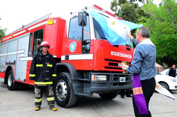 Diez personas heridas al caerse el techo de un colegio
