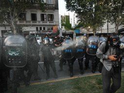 Otra jornada de violenta represión en el Congreso