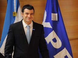 galuccio seguira al frente de ypf, al menos hasta abril de 2016 galuccio seguira al frente de ypf, al menos hasta abril de 2016