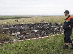 ucrania acusa a separatistas de sacar 38 cuerpos del avion ucrania acusa a separatistas de sacar 38 cuerpos del avion