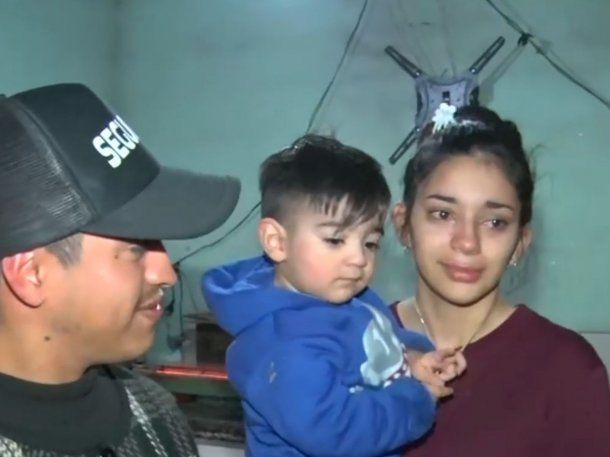 Córdoba: los padres del bebé que gateó solo en una calle dieron una insólita justificación