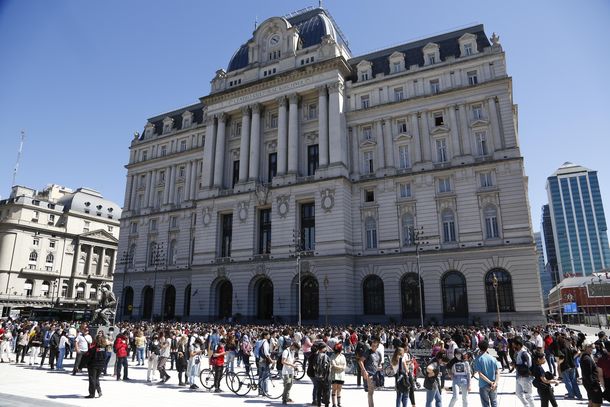 Quiénes son los músicos del homenaje a Charly García en CCK