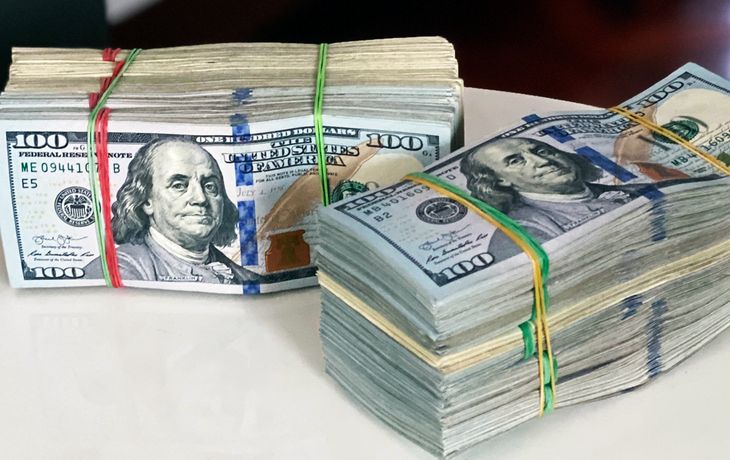 El dólar blue empezó a desandar el camino de la semana pasada