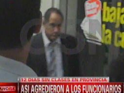 asi agredieron a la ministra silvina batakis tras la reunion con docentes bonaerenses asi agredieron a la ministra silvina batakis tras la reunion con docentes bonaerenses