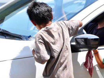 La Plata: detuvieron a un hombre acusado de explotar a niños para pedir dinero en los semáforos