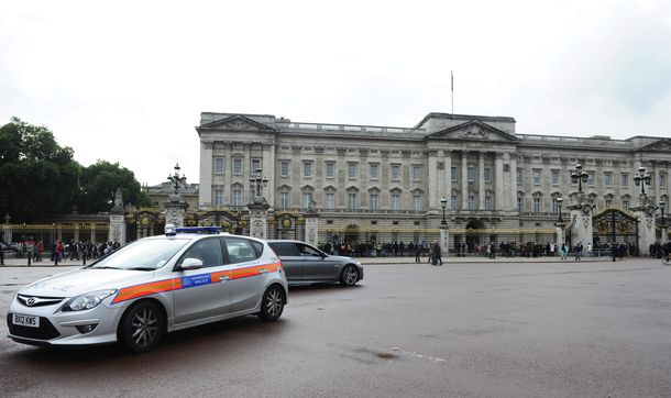 Detienen a un hombre que quiso entrar con un cuchillo a Buckingham