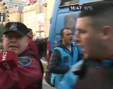 La policía atacó a C5N mientras cubría la represión a organizaciones en el Obelisco