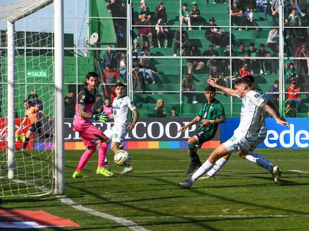 Sarmiento dio el golpe en San Juan y hundió a San Martín en la pelea por la permanencia