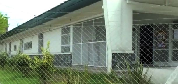 Una madre le quebró el tabique a una maestra jardinera en Tigre